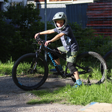 Bild für Kategorie Giraffe - Erste Runde - sicher unterwegs im Skillspark